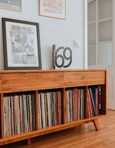 mueble-para-vinilos-retrovisor-matte.wood-2(854x1280)
