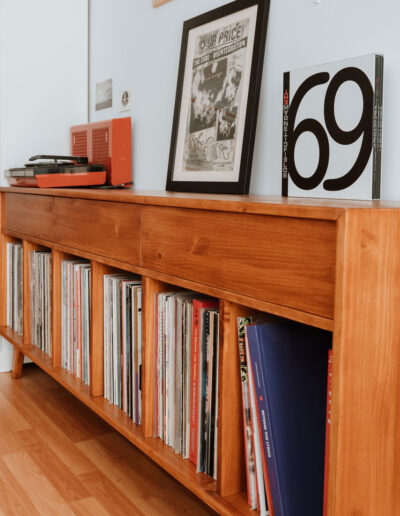 mueble-para-vinilos-retrovisor-matte.wood-3(854x1280)